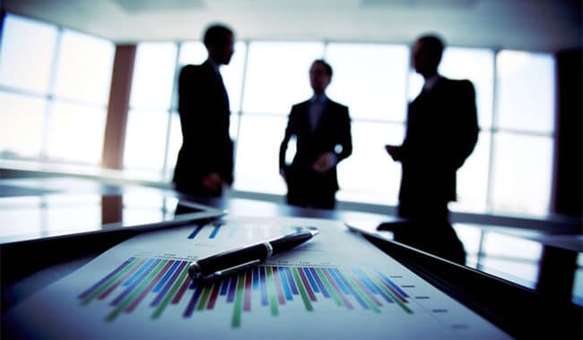 Empresas estão investindo em máquinas — não em funcionários